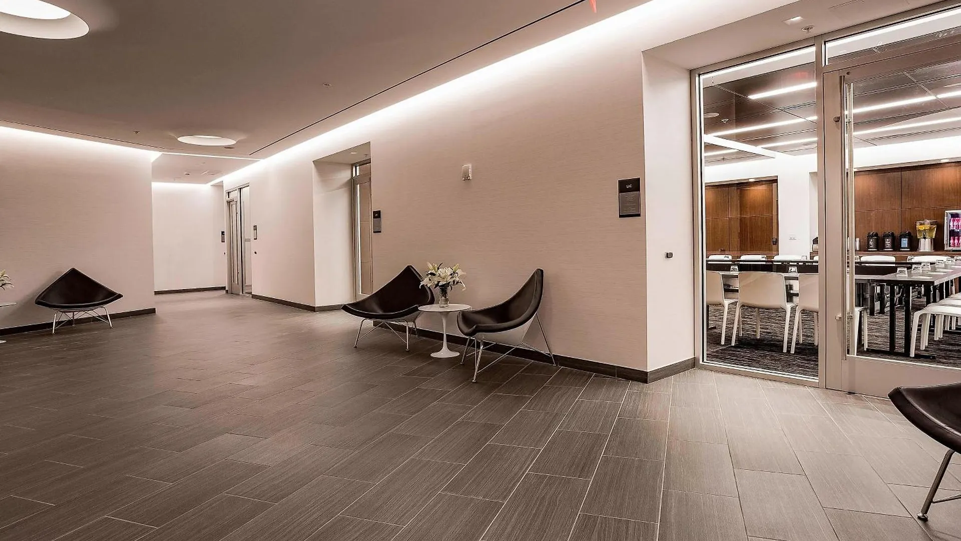 Courtyard By Marriott Long Island City/New York Manhattan View Hotel