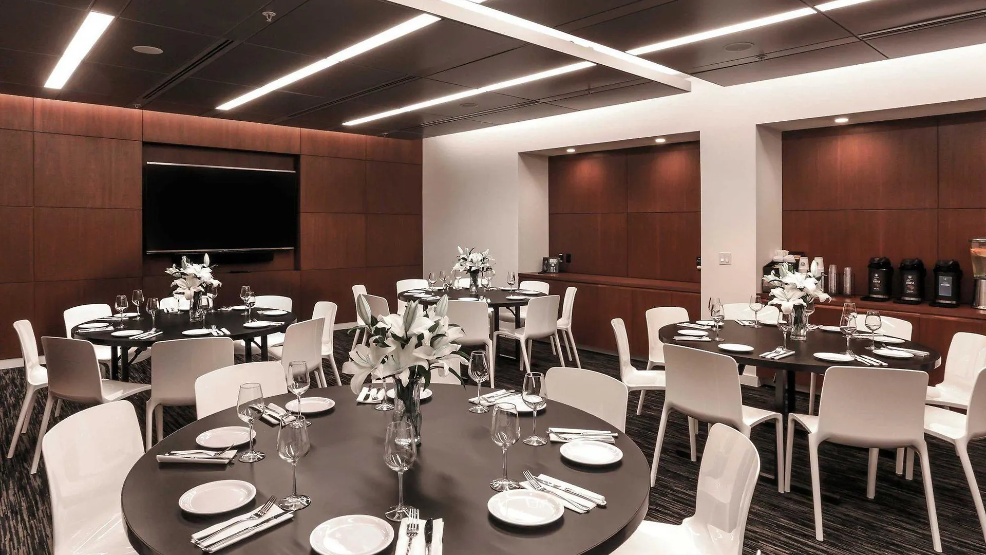 Courtyard By Marriott Long Island City/New York Manhattan View Hotel