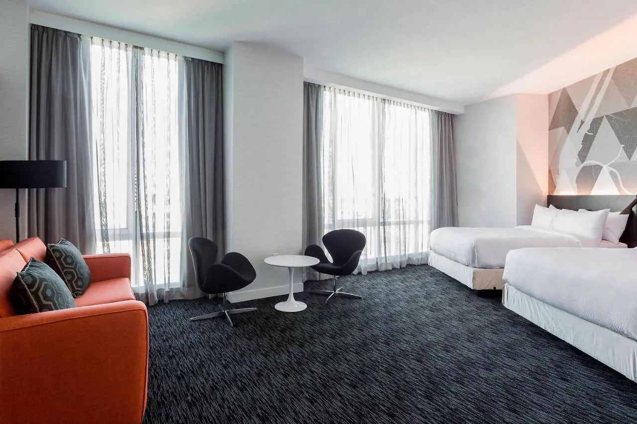 Courtyard By Marriott Long Island City/New York Manhattan View Hotel